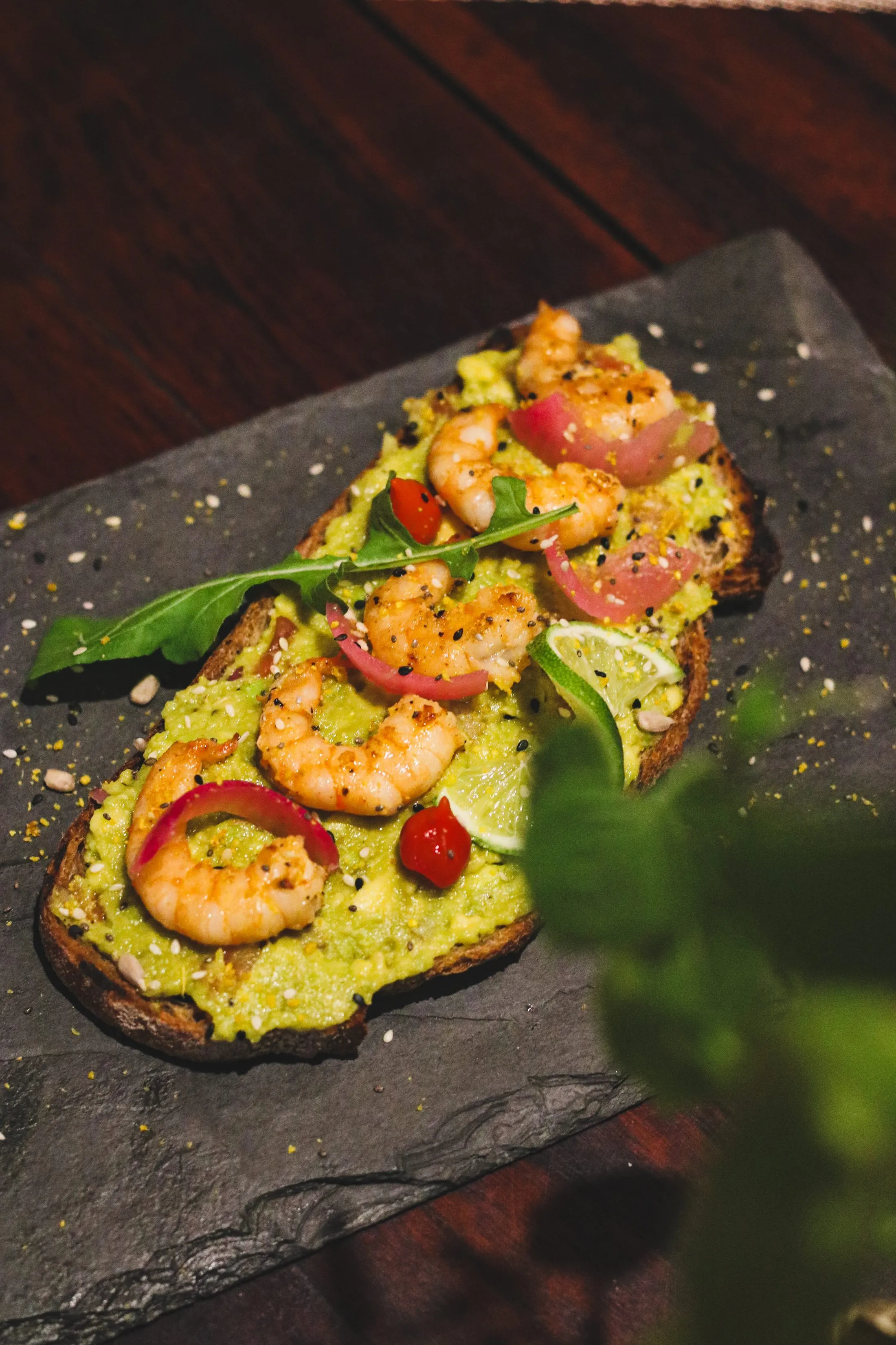 Ceviche de manga marinado no limão
